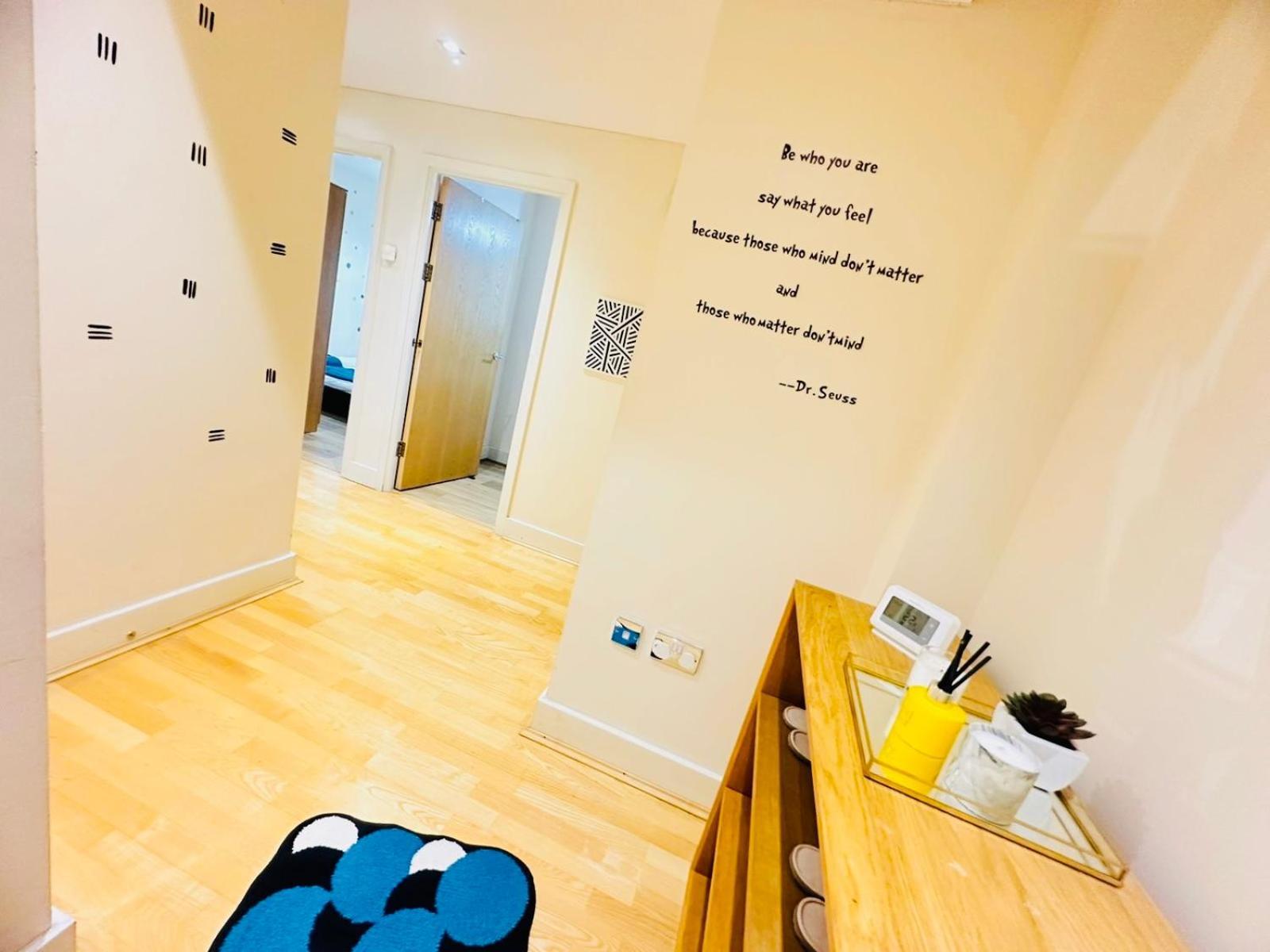 Modern 2Bed 2Bath Apartment Canary Wharf - Upto 5 Person London Eksteriør billede
