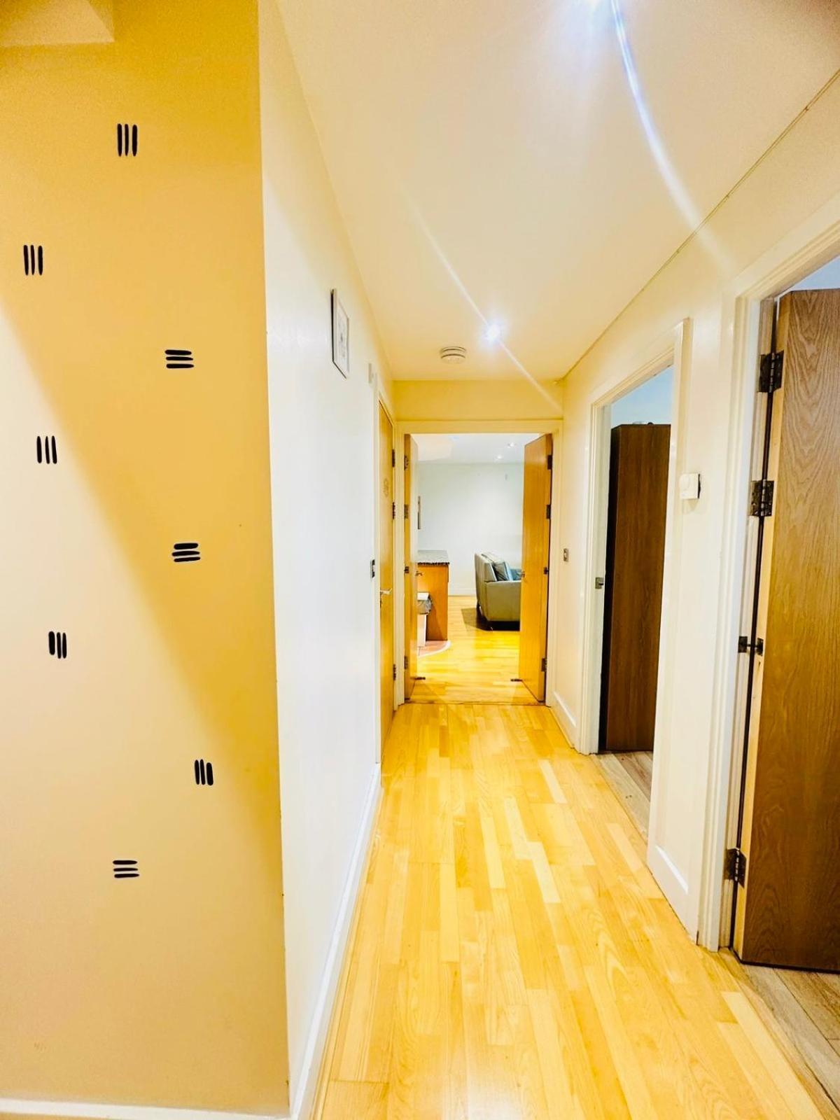 Modern 2Bed 2Bath Apartment Canary Wharf - Upto 5 Person London Eksteriør billede