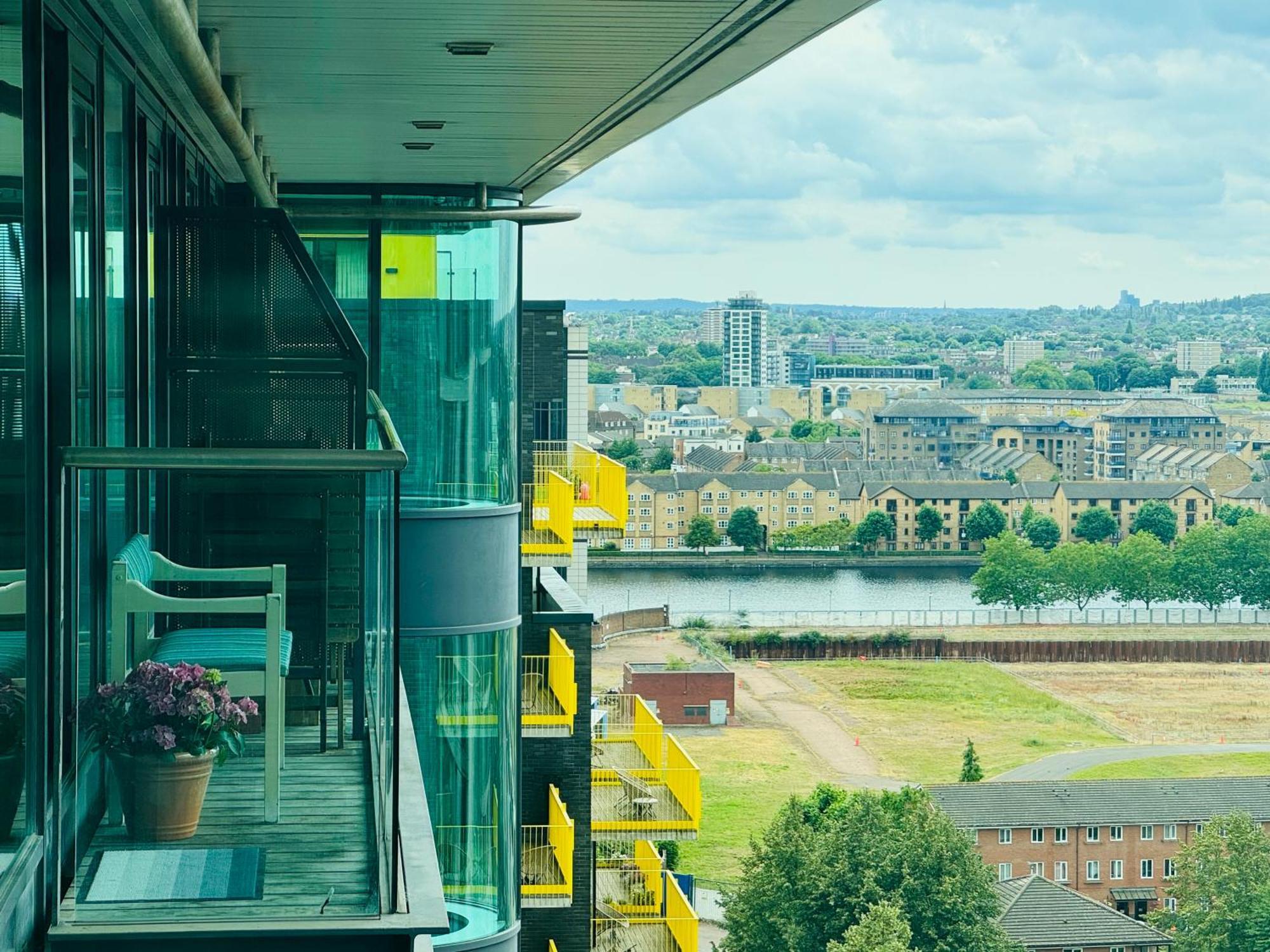 Modern 2Bed 2Bath Apartment Canary Wharf - Upto 5 Person London Eksteriør billede