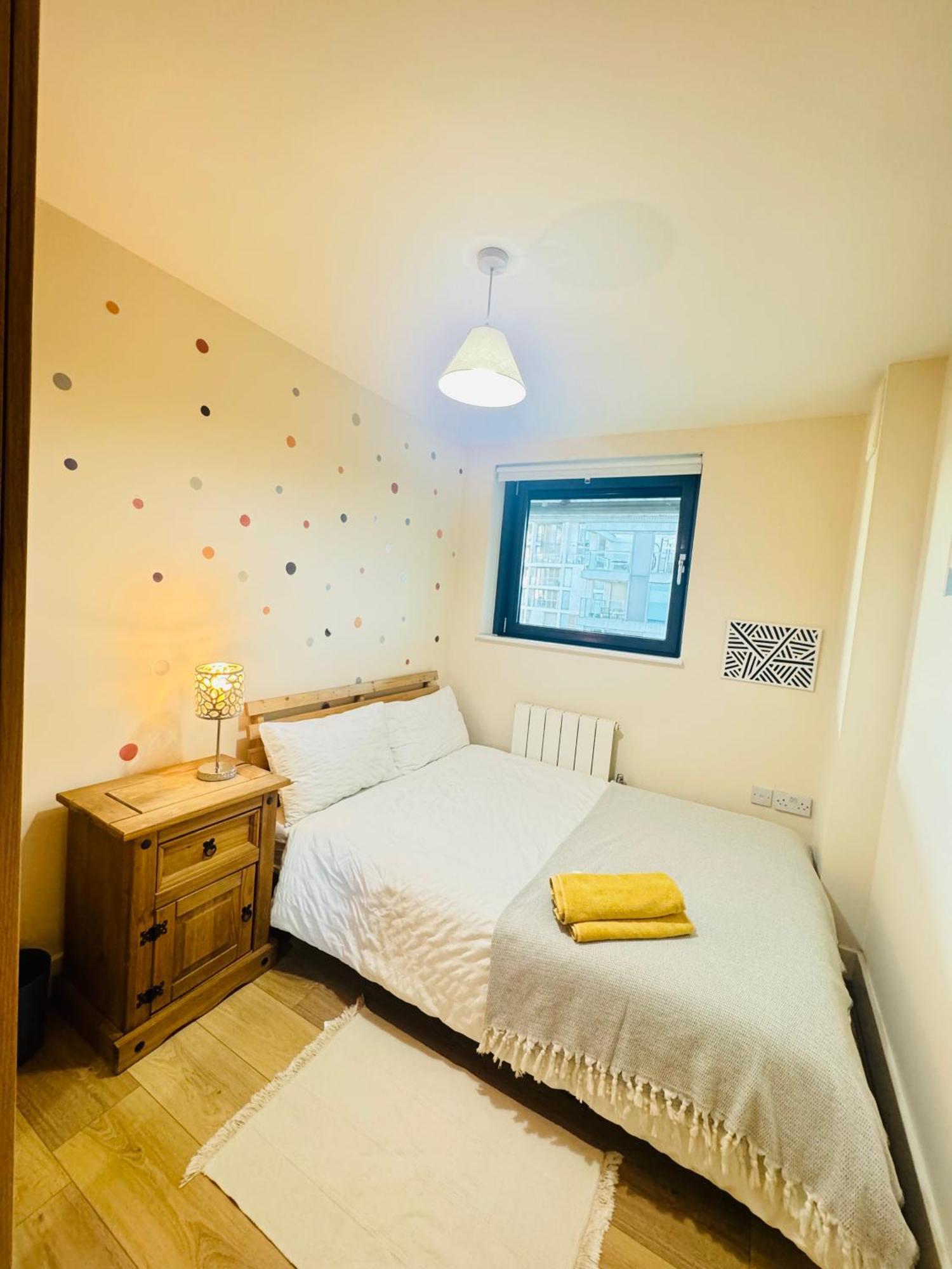 Modern 2Bed 2Bath Apartment Canary Wharf - Upto 5 Person London Eksteriør billede