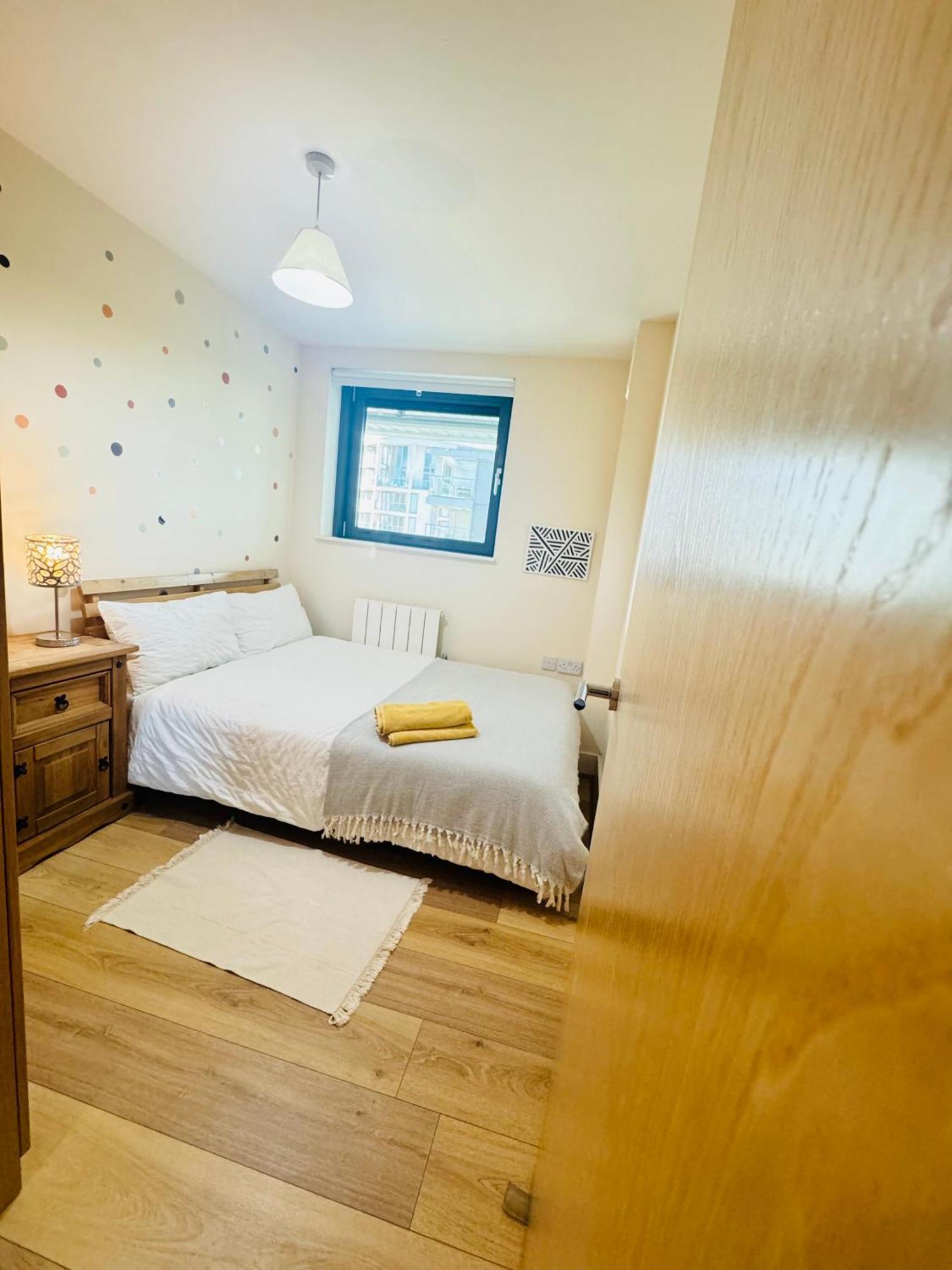 Modern 2Bed 2Bath Apartment Canary Wharf - Upto 5 Person London Eksteriør billede